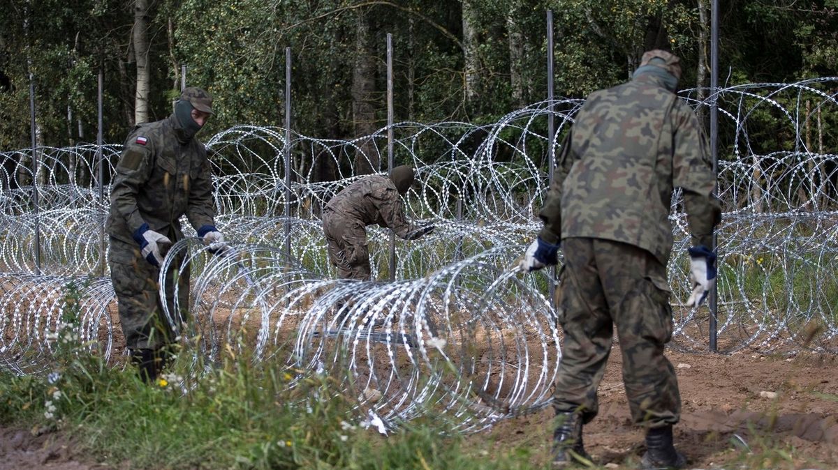Migranti čelí na polsko-běloruské hranici strašným podmínkám, varuje OSN